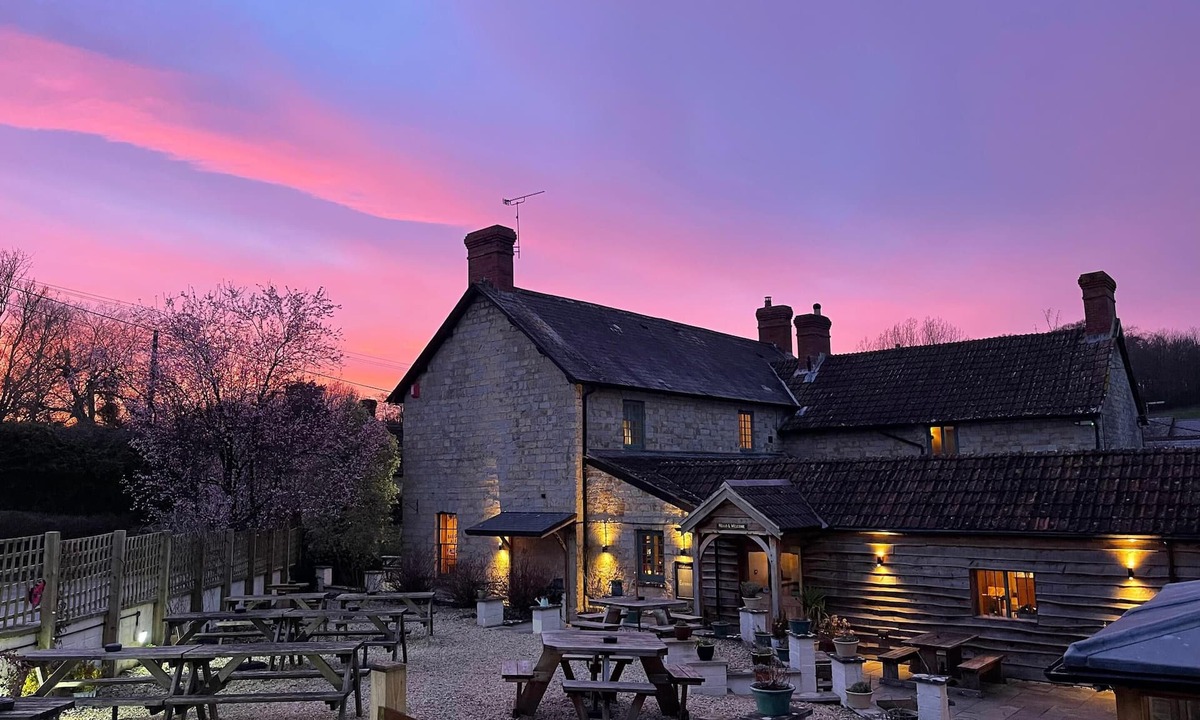 Taunton Bed & Breakfast | The Greyhound Inn Taunton