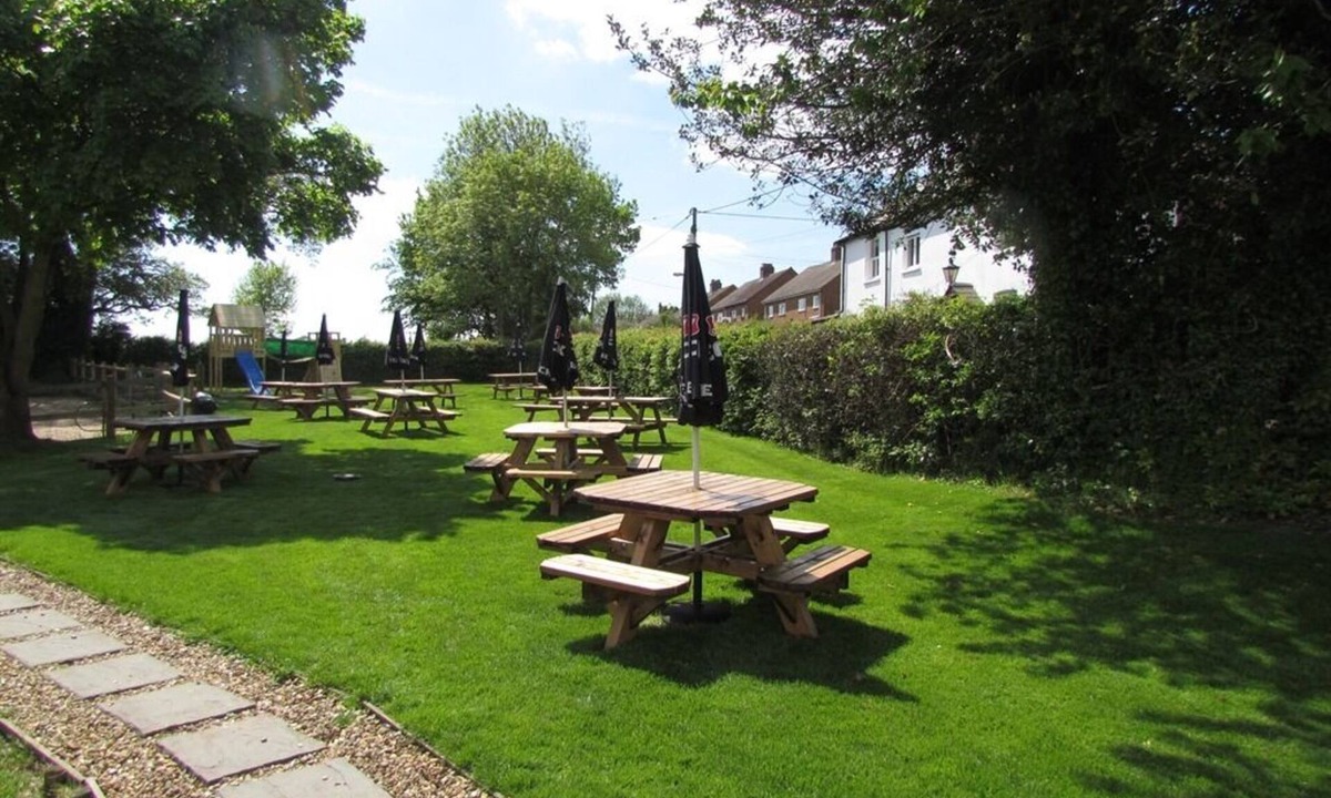 Tring House | The Greyhound Wigginton