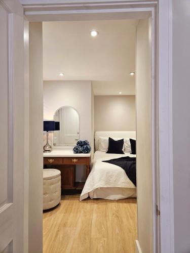 Wadhurst House | The Grieg