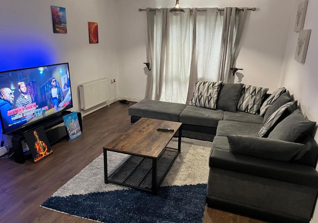 Gravesend Apartment | The Grove