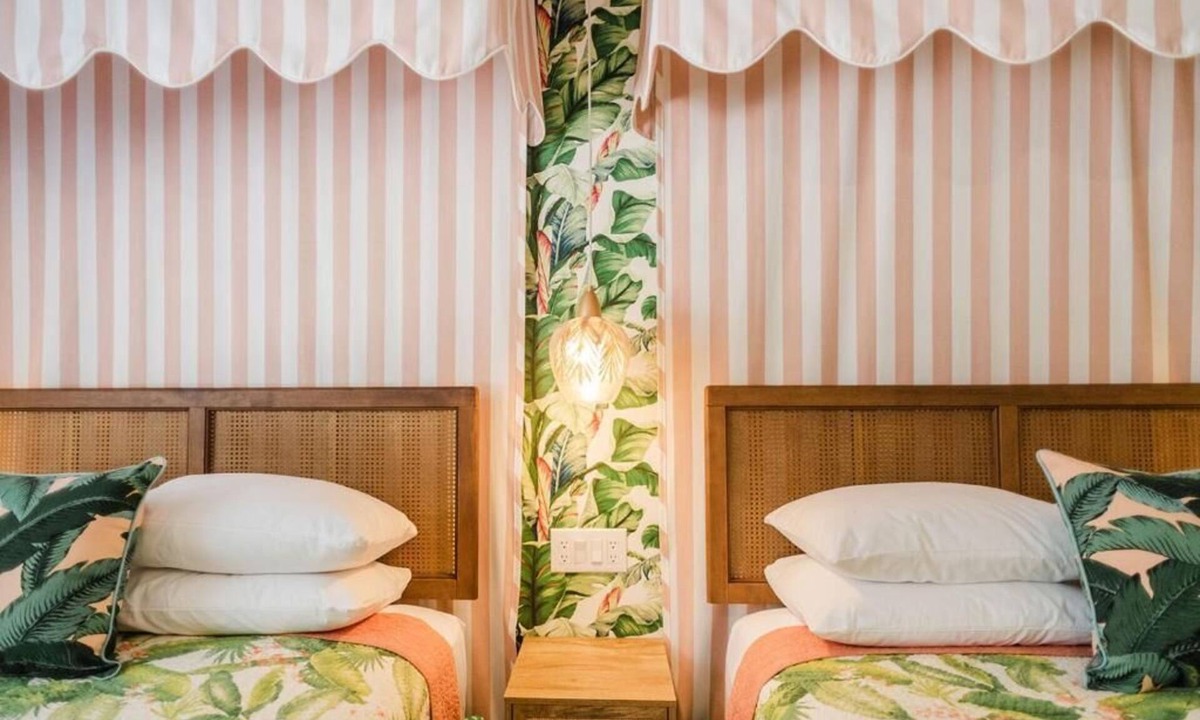 Colchester Hotel | The Grove Motel