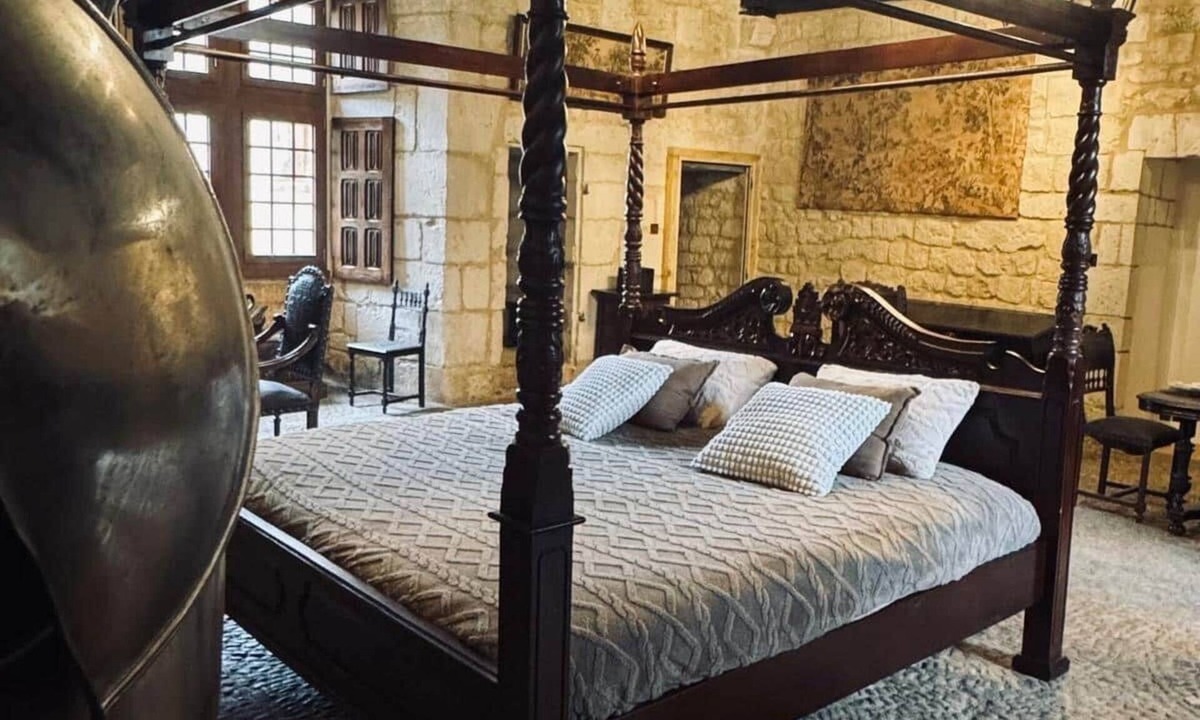 Saint-Laurent-des-Batons House | The Guard Room - Château de Saint Maurice