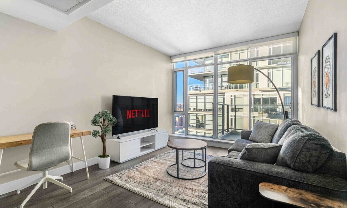 Victoria Park Apartment | The Guardian 35th| Pet Friendly | Heated Parking