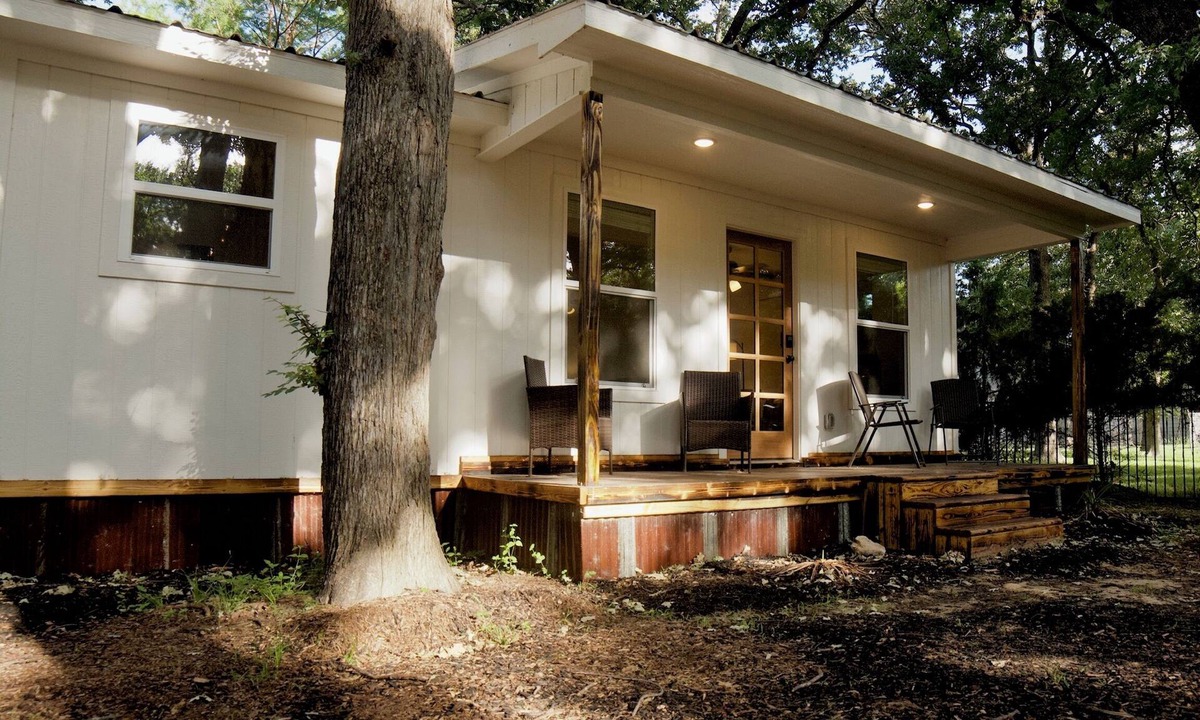 Fort Worth Cottage | THE GUEST HOUSE AT EAGLE MOUNTAIN LAKE