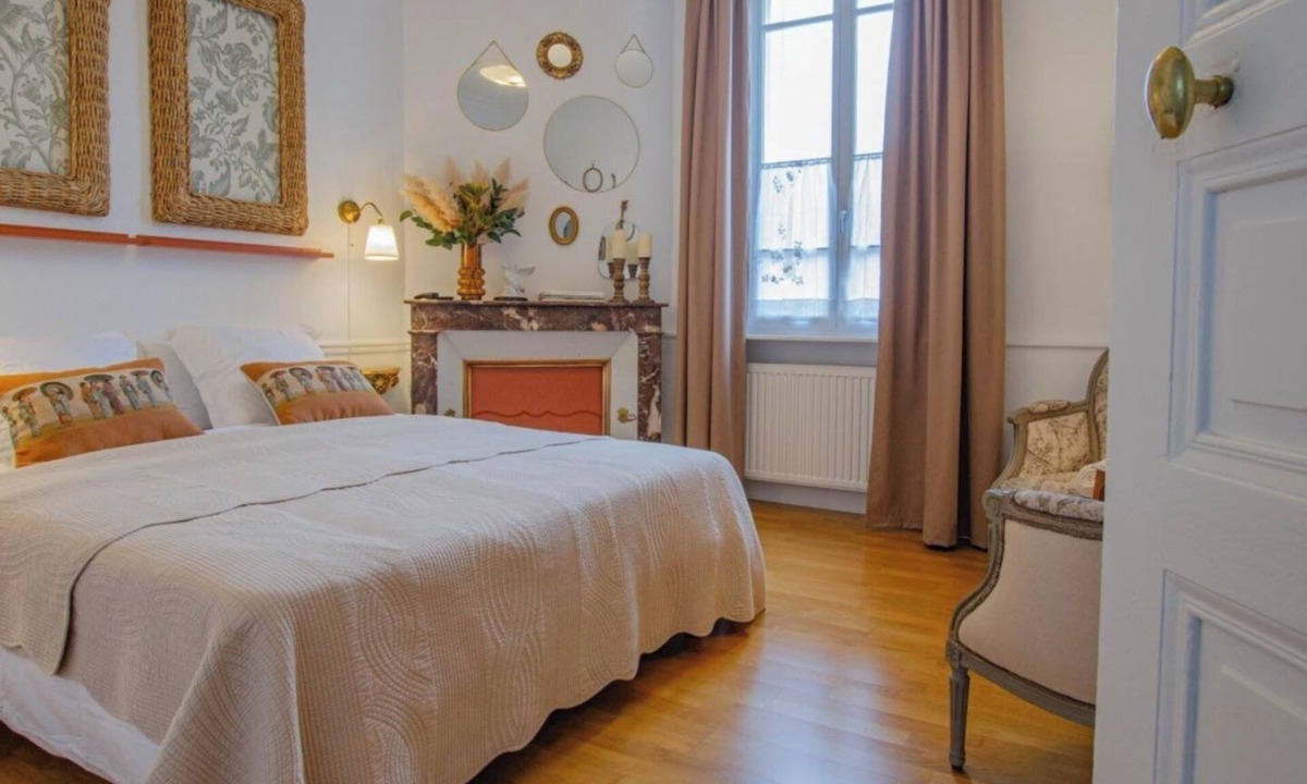 Estissac House | THE GUEST HOUSE