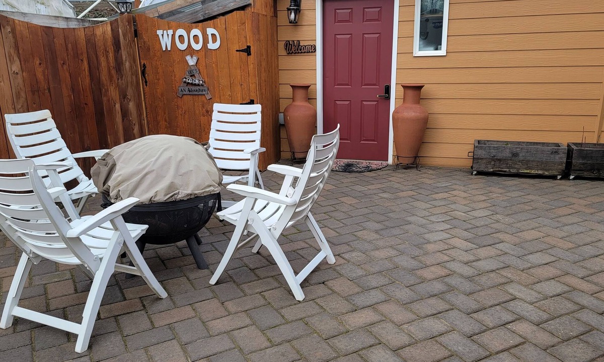 Albany Apartment | The Guesthouse Fire pit.