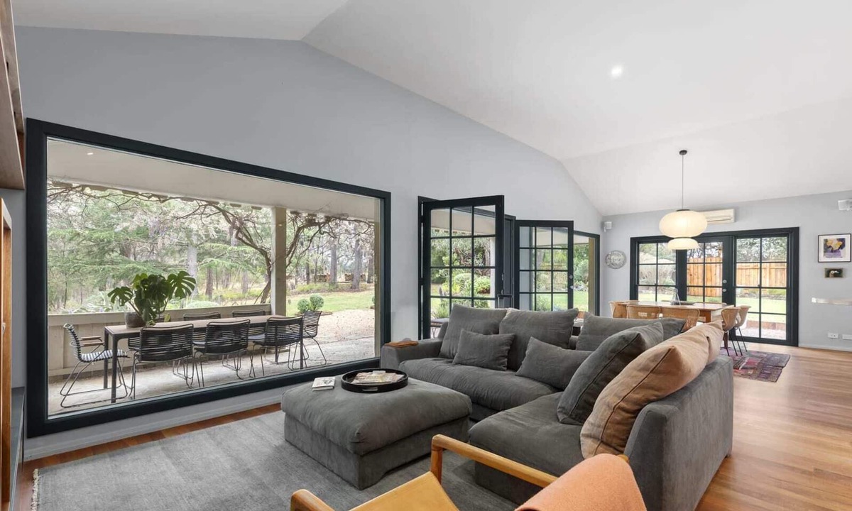 Bellbrae House | The Gully Summary: A