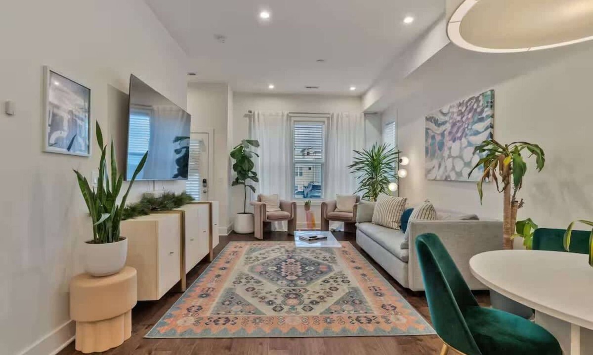 Madison Condo | The Hall Haus - Rooftop Oasis