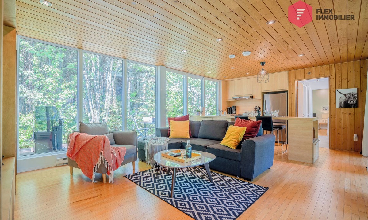 Pont-Rouge House | ⭐ The HALO ❇ SPA Pool Sauna Billiards Trails 25 min from Quebec ⭐
