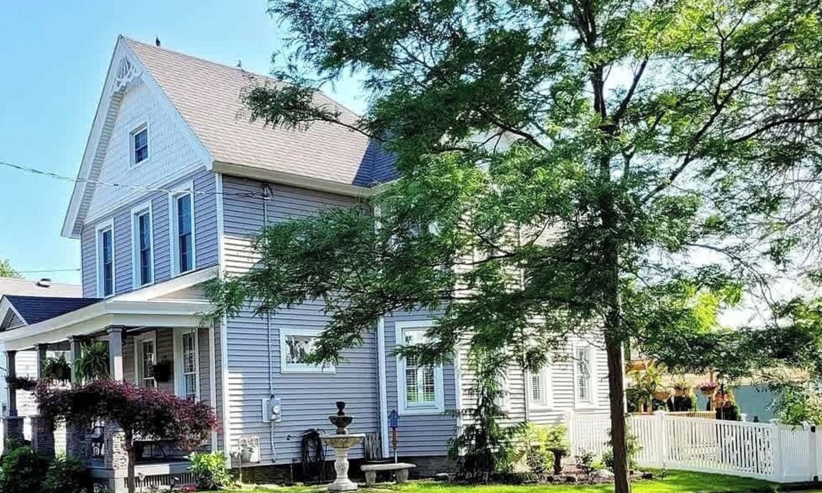 Oswego House | The Hamilton Harbor House