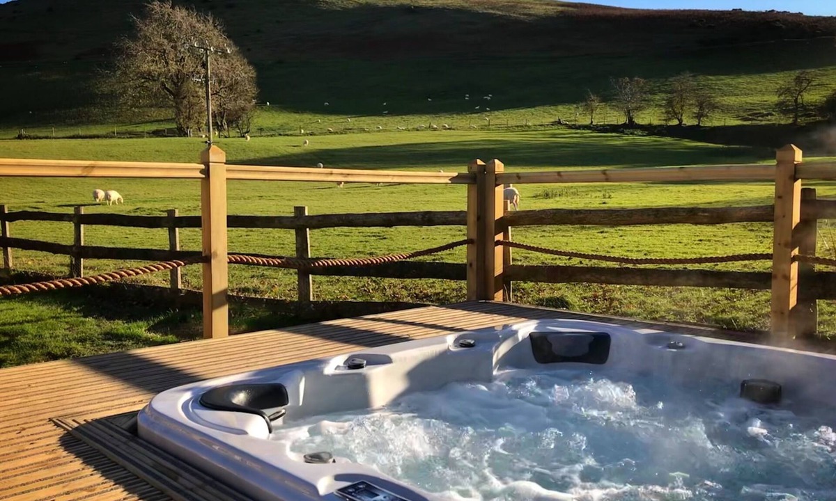 Llanarmon Dyffryn-Ceiriog Hotel | The Hand at Llanarmon