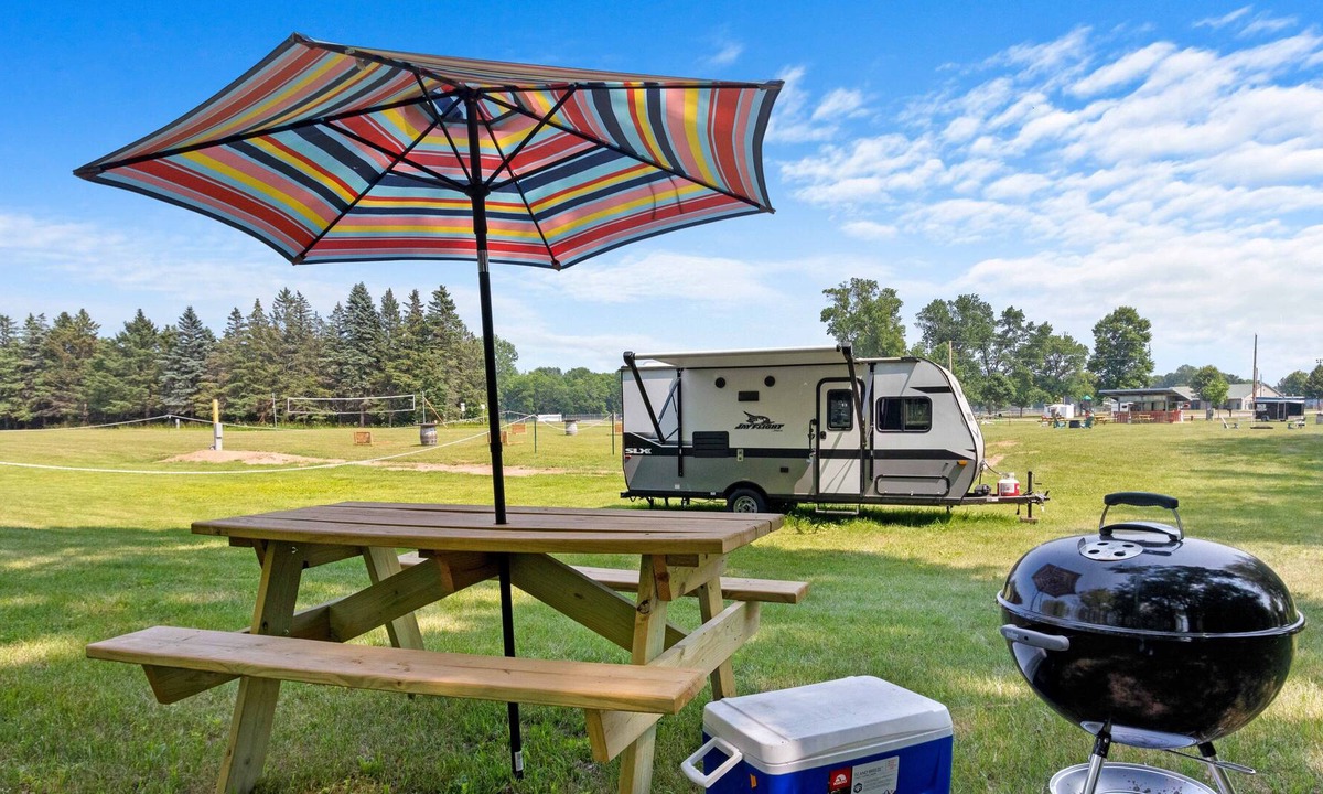 Oconto House | The Happy Camper | Private | Riverfront