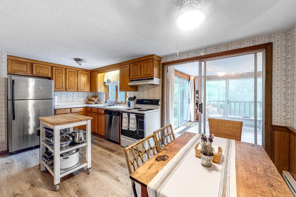 West Yarmouth House | The Happy Place