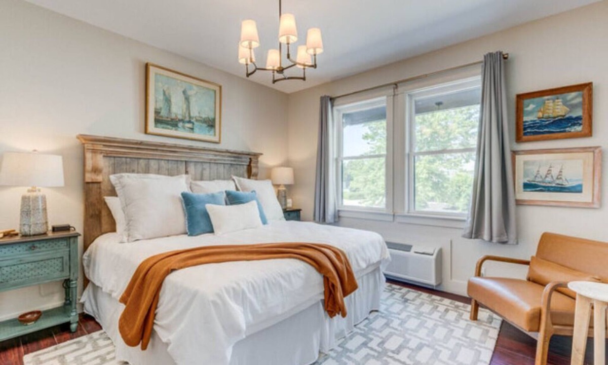 Historic Downtown Manteo Apartment | The Harbor Haven Room