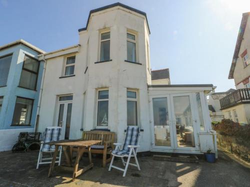 Rhosneigr House | The Harbour