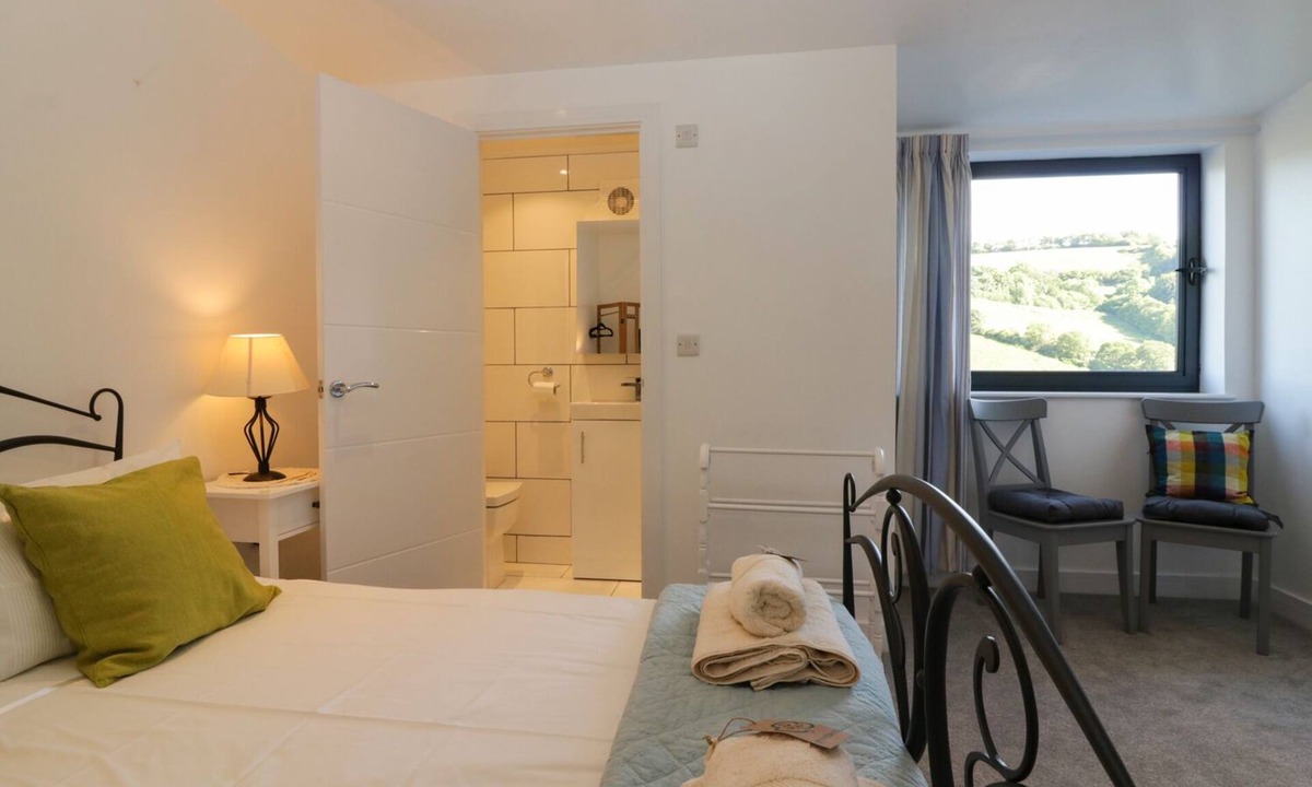 Dartmouth Apartment | THE HARBOUR HEIGHTS, family friendly, with a garden in Dartmouth