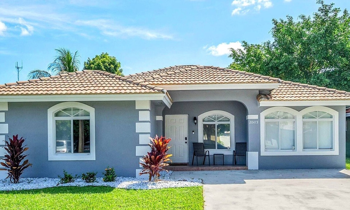 Miami Gardens House | The Hard Rock Hidden Gem!