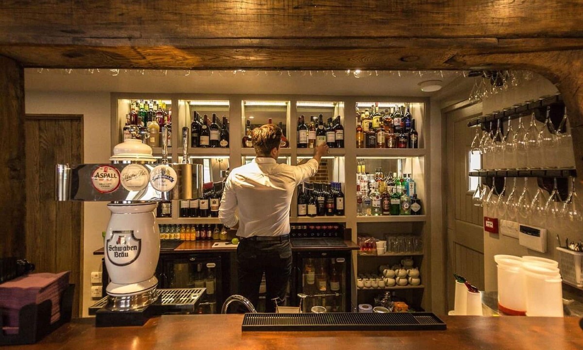 Stock Hotel | The Harvard Inn