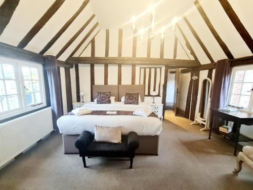 Stock Hotel | The Harvard Inn