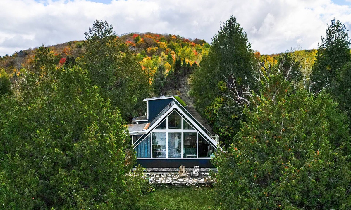St-Adolphe-d'Howard Ski Chalet | The Haven of the Lake | AC | In&Outdoor Fireplace | 4 season BBQ | Canoe & Kayak