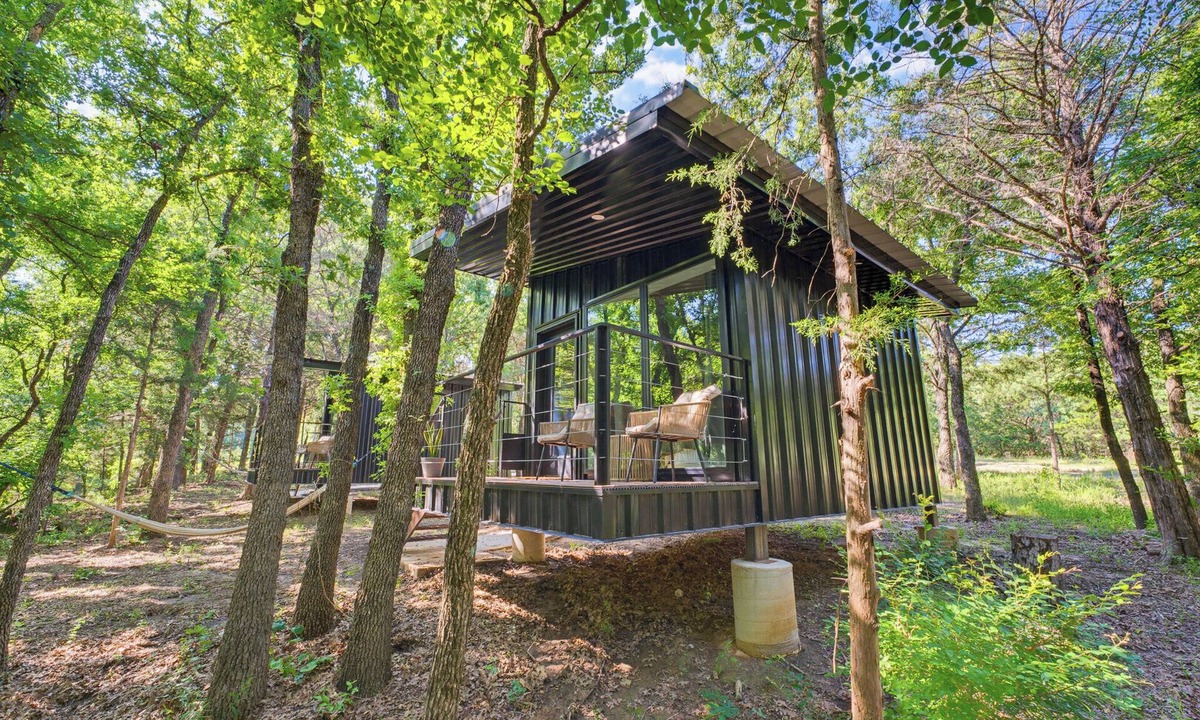Alvord Cabin | The Hawk’s Nest |Peaceful Tiny Cabin w/Pickleball