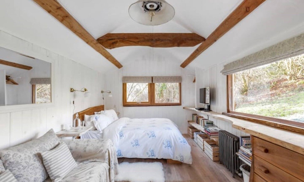 Bath Cabin | The Hay Trailer