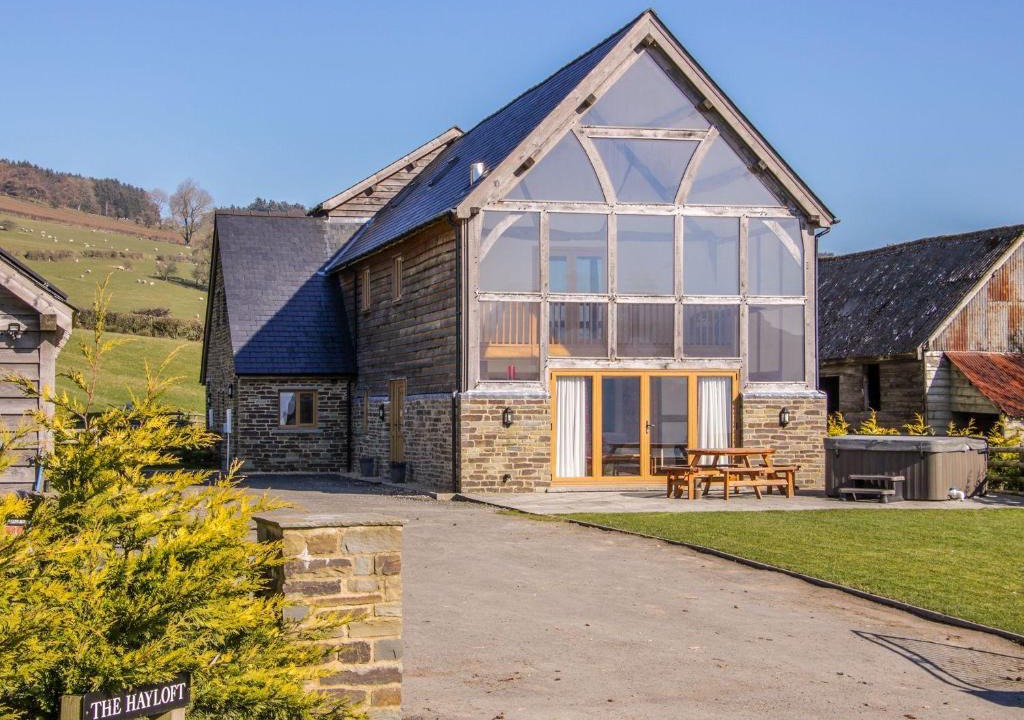 Tirabad House | The Hayloft