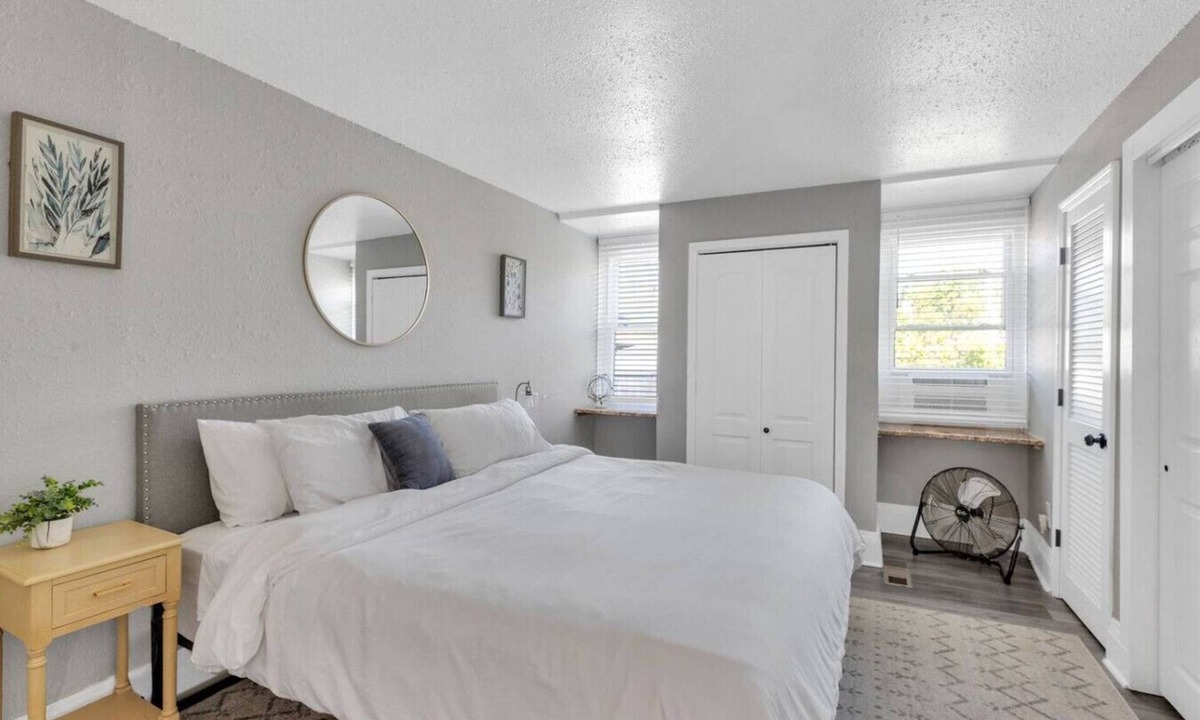 St. Charles Apartment | The Headliner Suite on Main Street