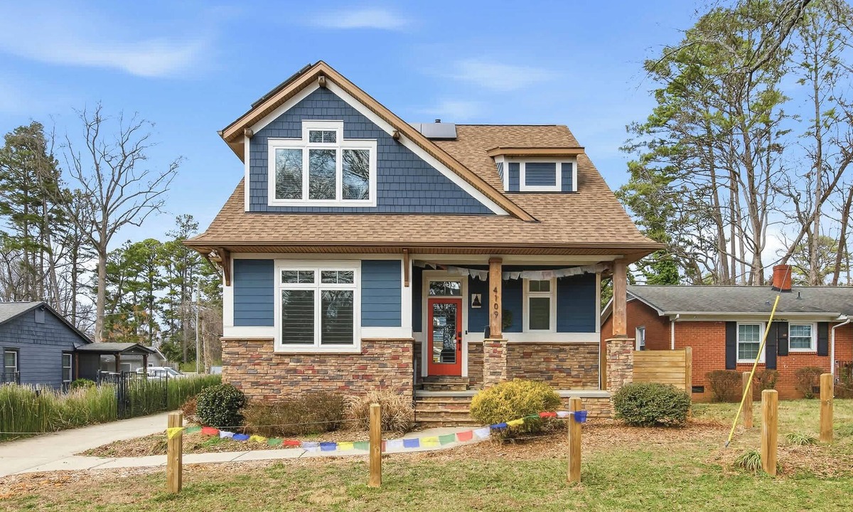 North Charlotte House | The Hearth House ~ Sauna, Gym, Spa, Fireplace