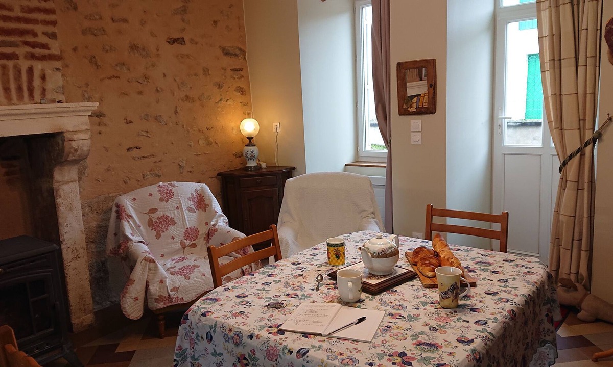 Le Menoux House | The Hedgehog Cottage. Charming and Comfortable Cottage.