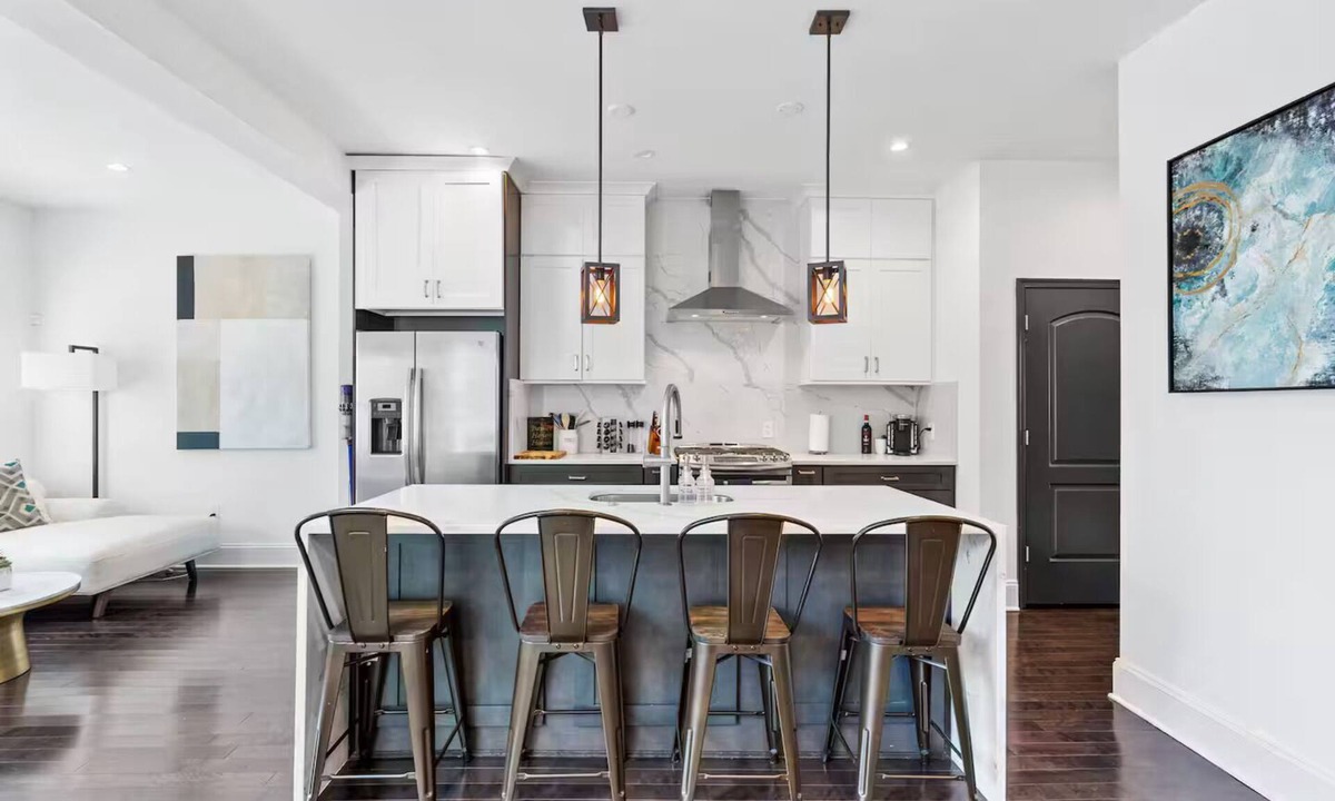 Columbia Heights House | The Heights - Luxury Stay w/Garage - Near Metro