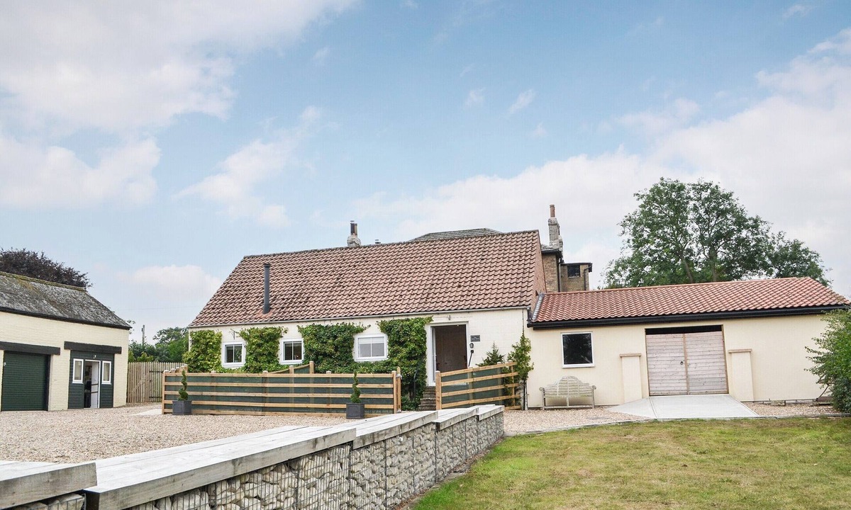 Kilham Cottage | The Hen House - UK38436