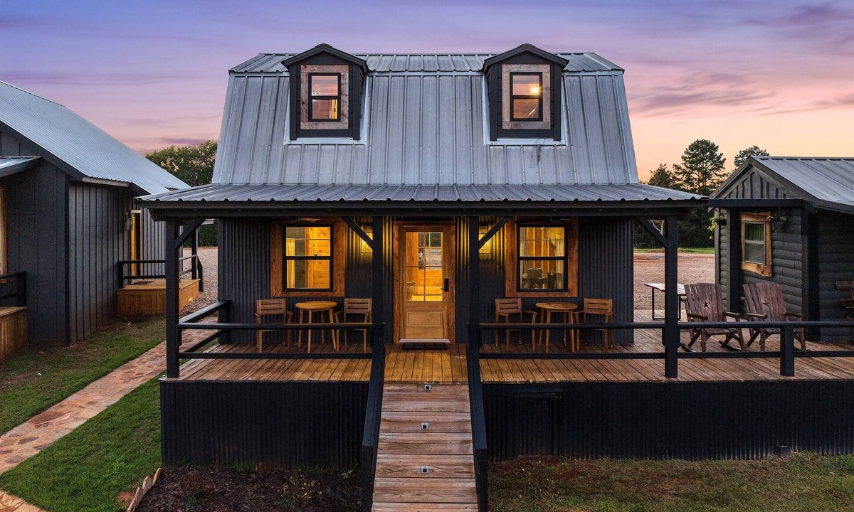 Henderson Cabin | The Hendo - Cabin #2- Intimate Family Getaway