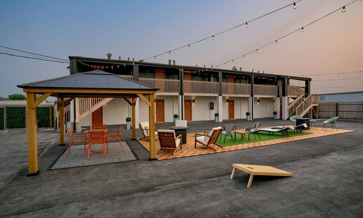 Lincoln Hotel | The Herbie