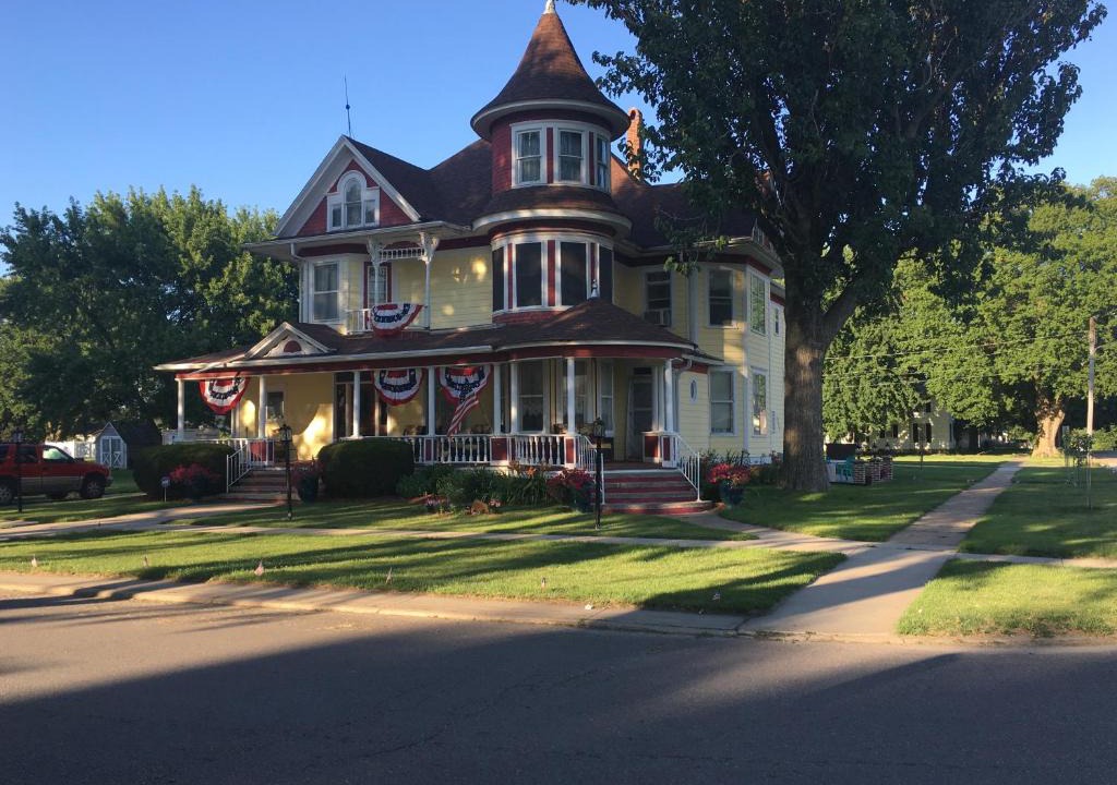 Lenox Bed & Breakfast | The Heritage Inn-Lenox, Iowa
