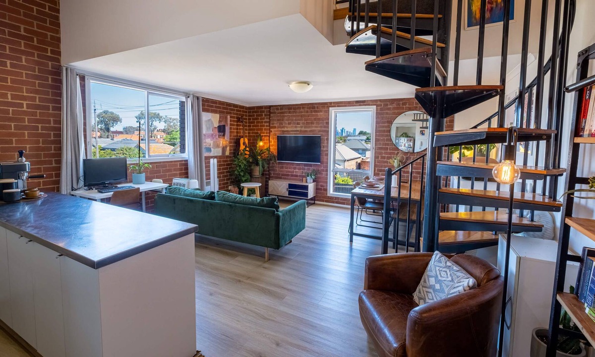 Northern Suburbs Apartment | The Heritage Loft | City views + free parking