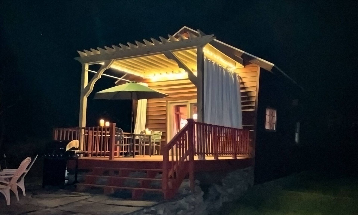 Colliersville Cabin | The Heron - Unique vacation getaway for 2 in historic cabin