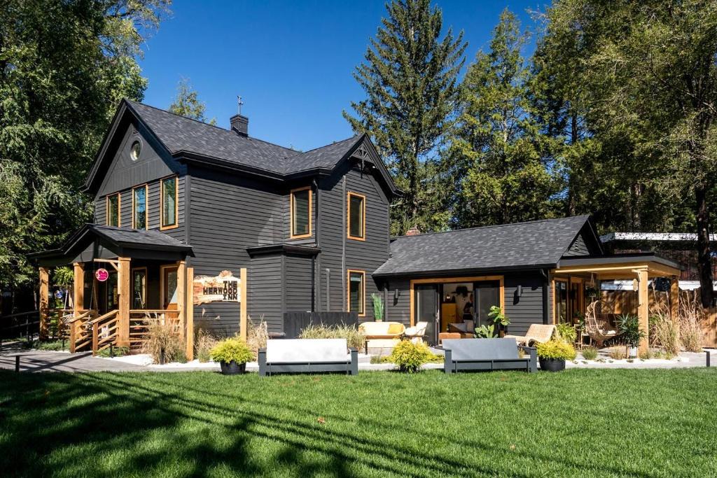 Woodstock Hotel | The Herwood Inn