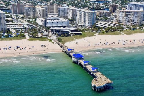 Pompano Beach Apartment | The Hibiscus Hideaway 2