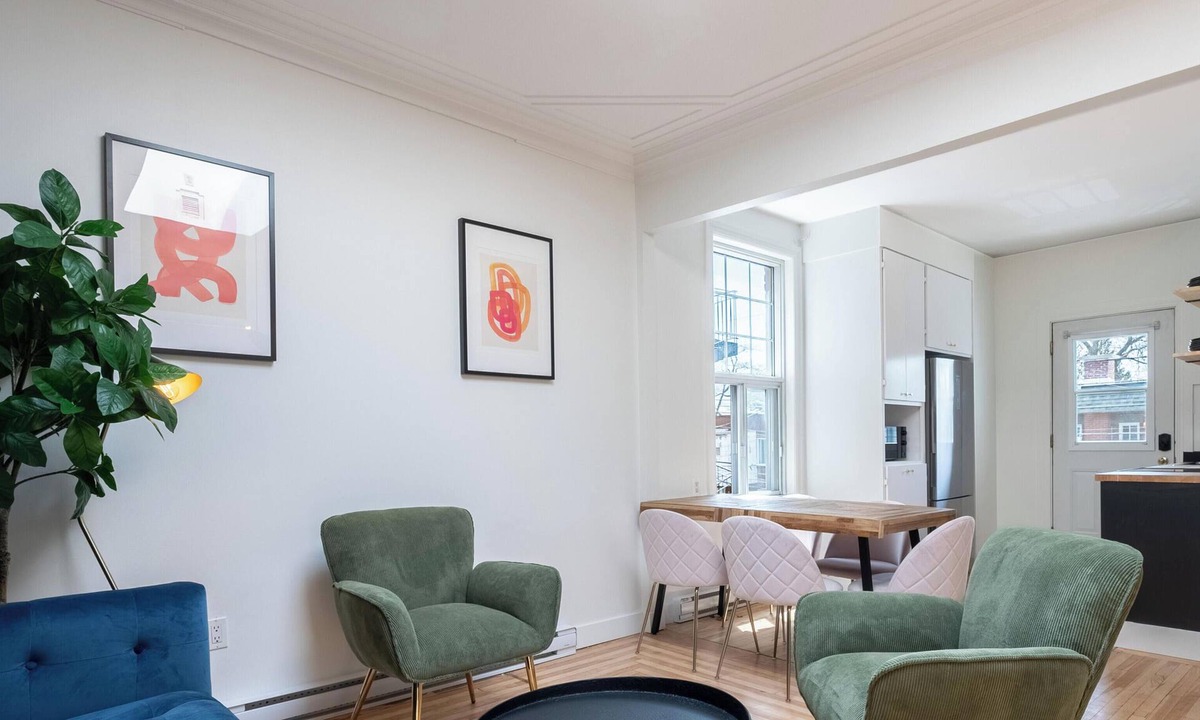 Youville Apartment | The Hibiscus | Office | WIFI | TV | Balcony | Park