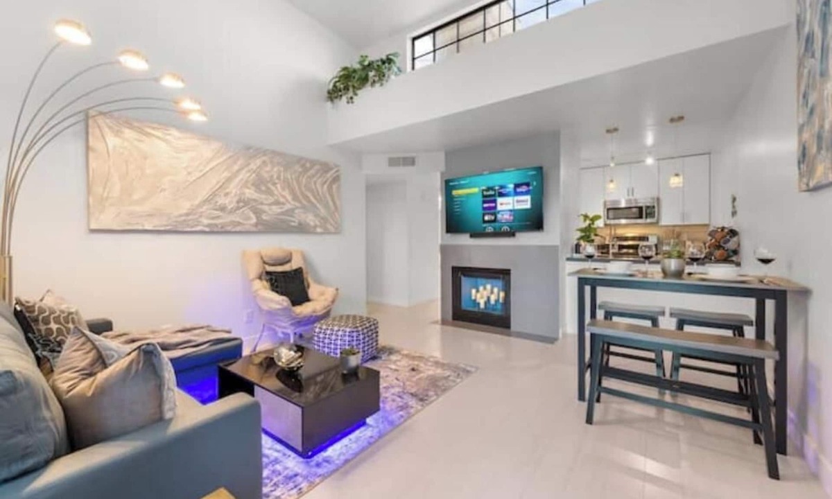 Chandler House | ~The Hidden Gem~ King Bed and Hot Tub!nn