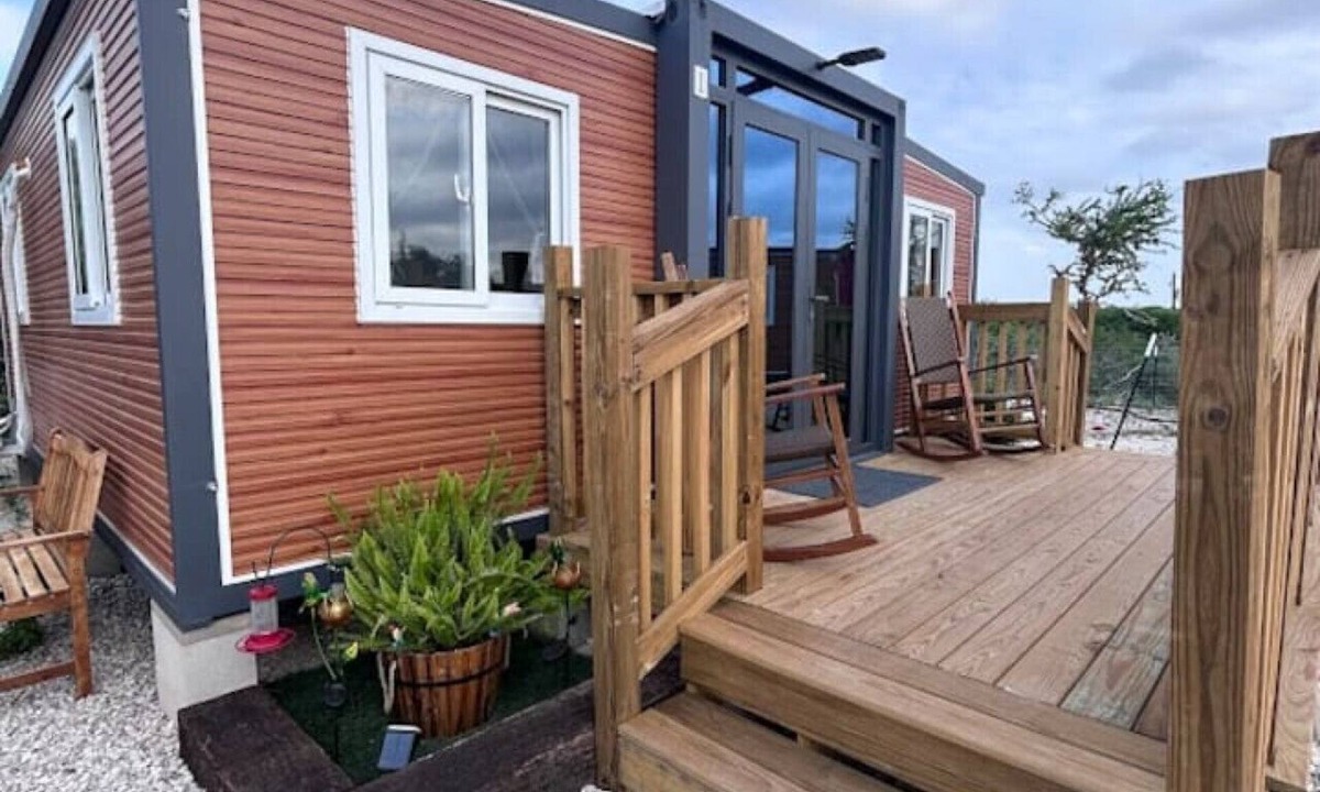 Dinero House | The Hideaway at Arrowhead (#1)