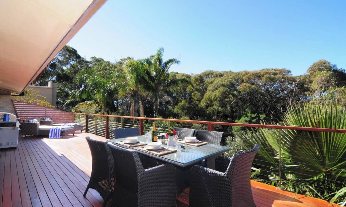 Vincentia House | The Hideaway - beach home with large deck