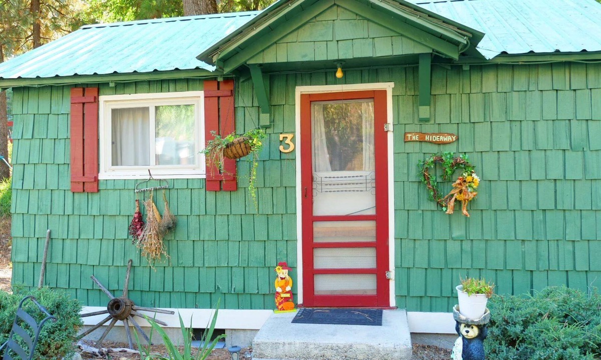 New Meadows Cabin | "The Hideaway" - Cabin 3