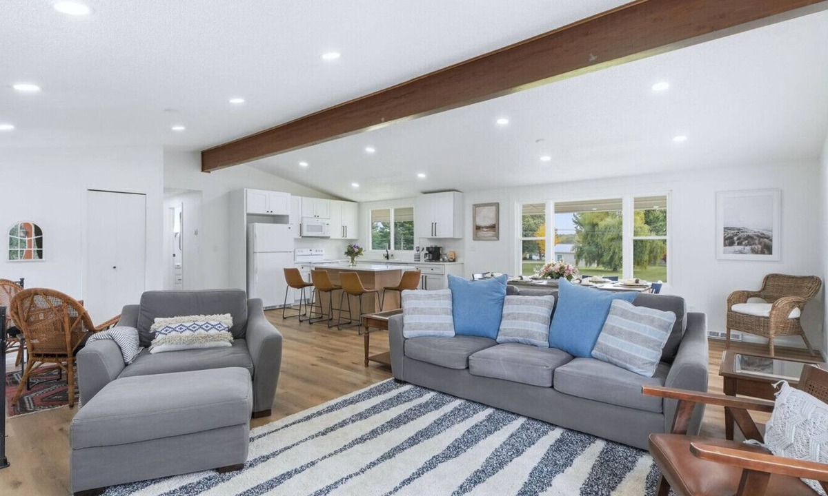 Clear Lake House | The Hideaway Cottage