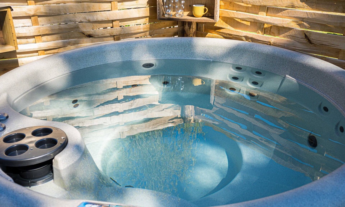 Whitestone Cabin | The Hideaway Hut - 1 Bed Shepherds Hut - Hereford