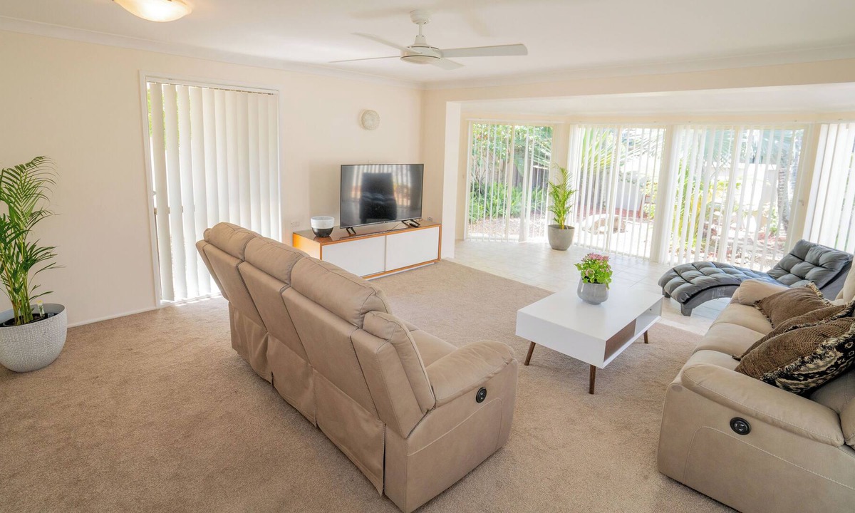 Runaway Bay House | The Hideaway on Bayview