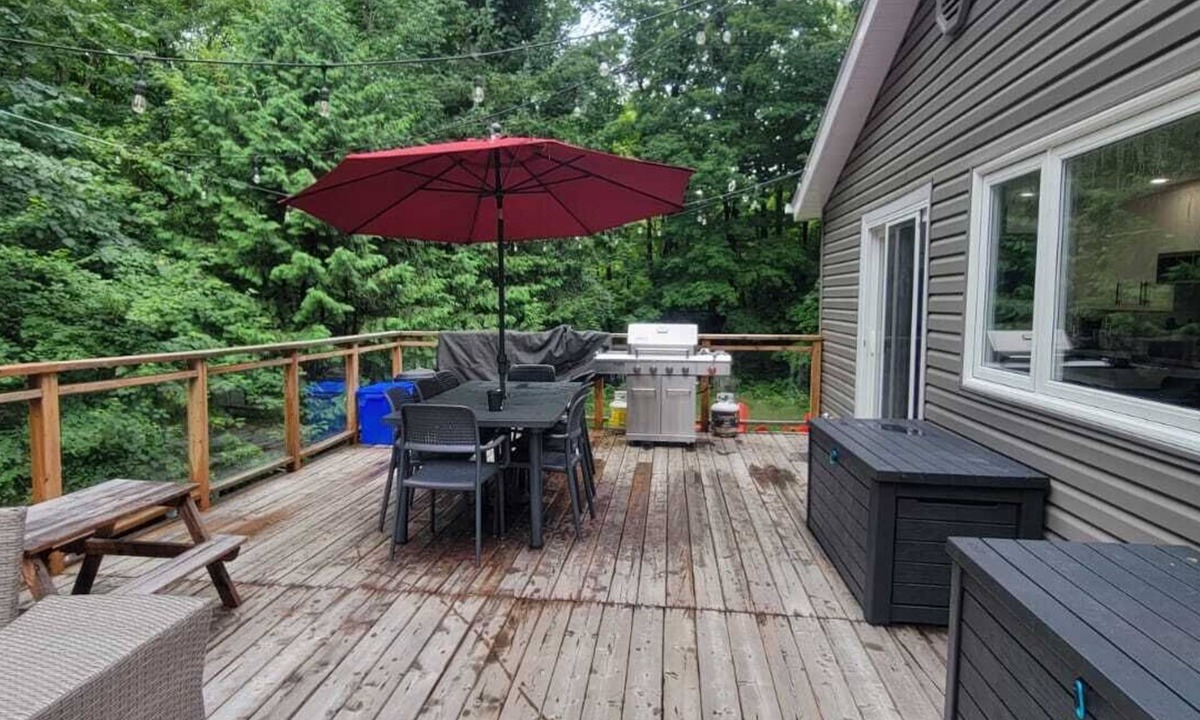 Irondale Cabin | The Hideaway-Three bedroom cottage by Crystal lake