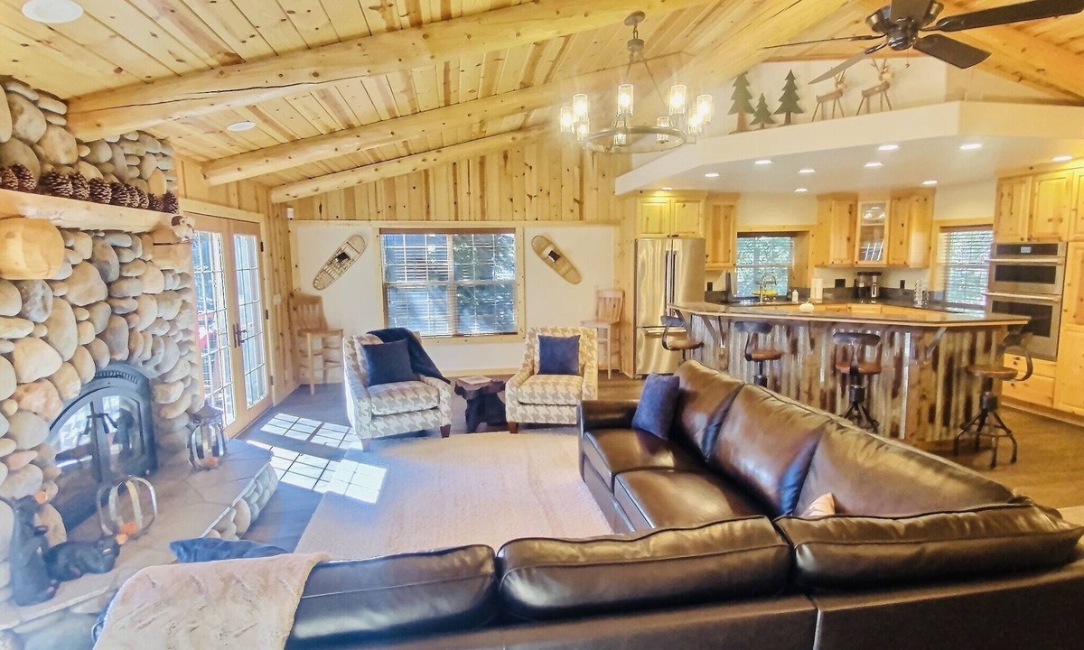 Ridgewood House | “THE HideOut” Ideal Northshore Tahoe Location