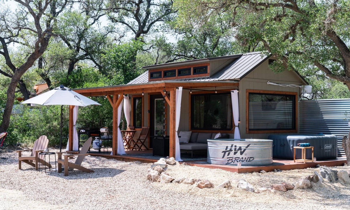 Hondo Cabin | The Highland Escape: A Serene Escape Amidst Nature's Majesty